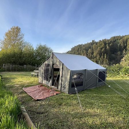 Glamping Tent On The River Klamath Kültér fotó