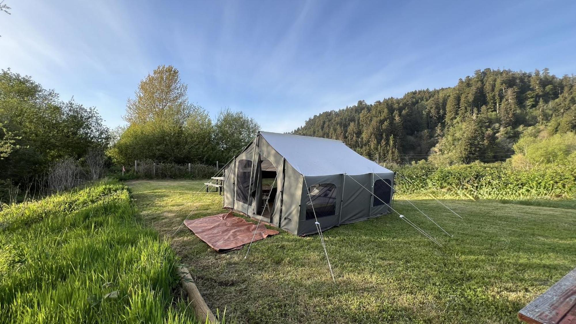 Glamping Tent On The River Klamath Kültér fotó